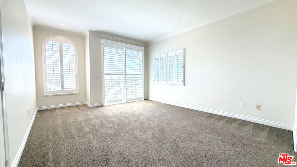 956 S Wilton Place - Photo 6