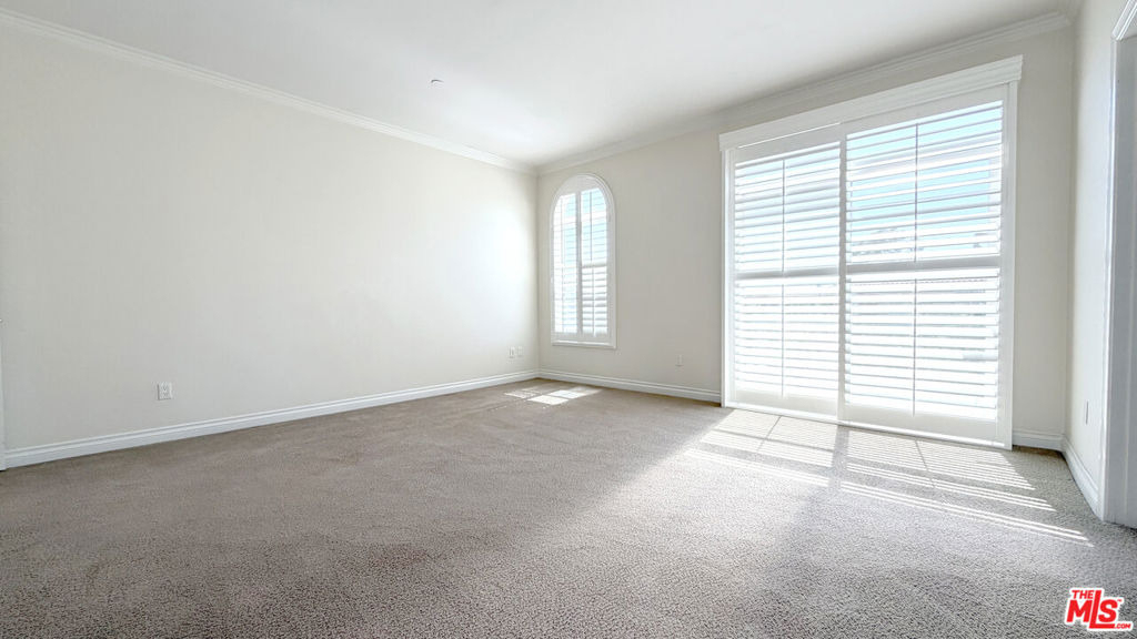 956 S Wilton Place - Photo 11