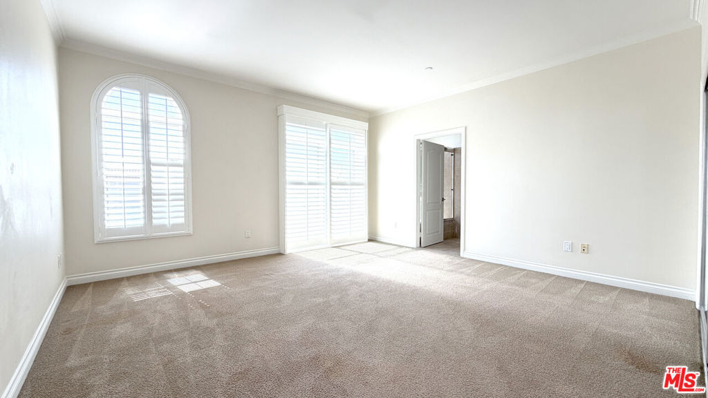 956 S Wilton Place - Photo 10