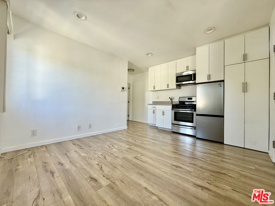 402 Pacific Street - Photo 0