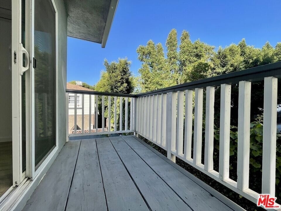 402 Pacific Street - Photo 5