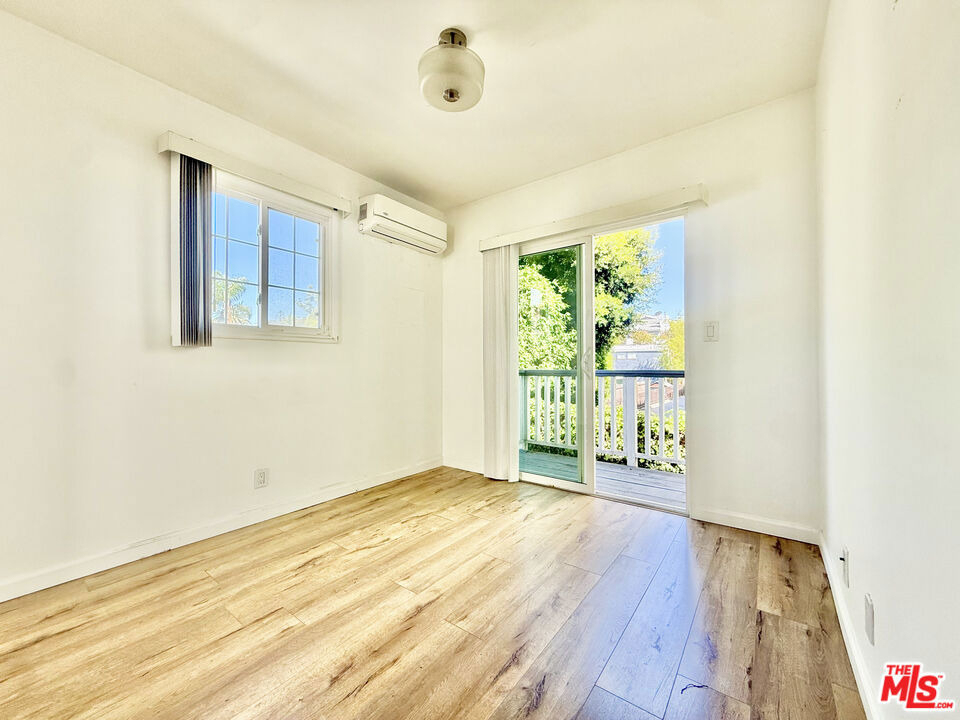 402 Pacific Street - Photo 3