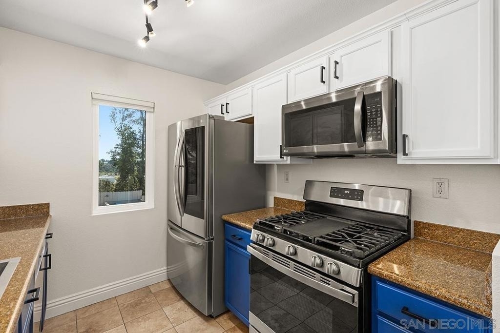 10158 Camino Ruiz - Photo 12