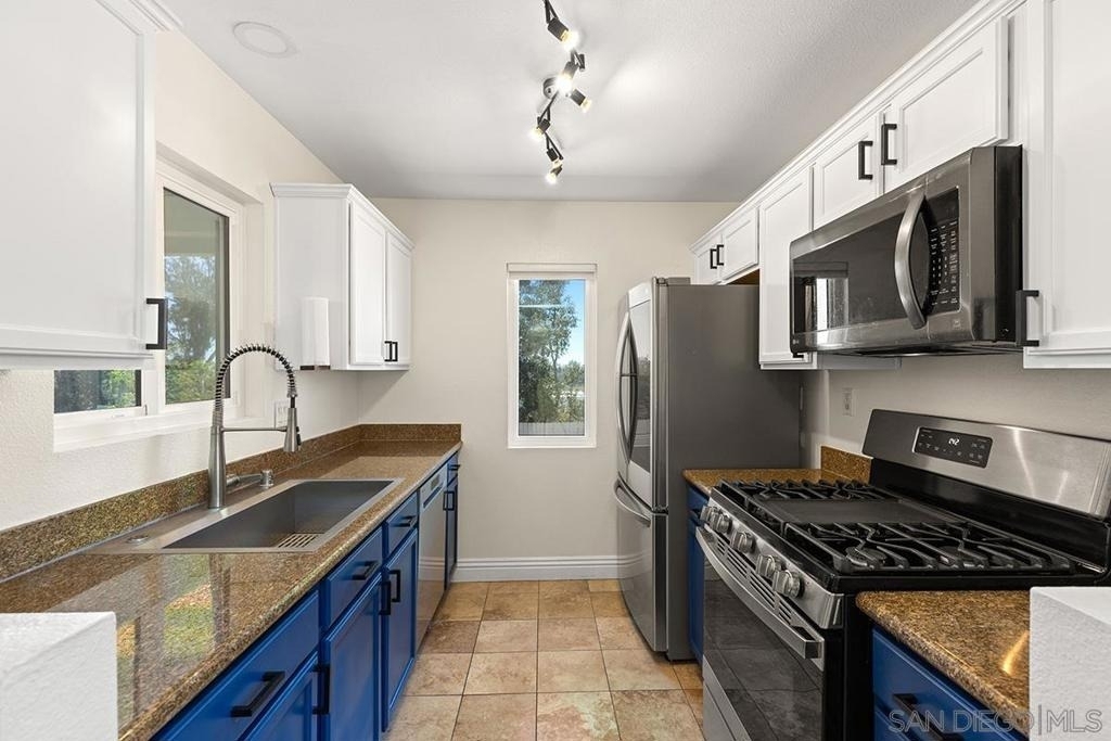 10158 Camino Ruiz - Photo 10