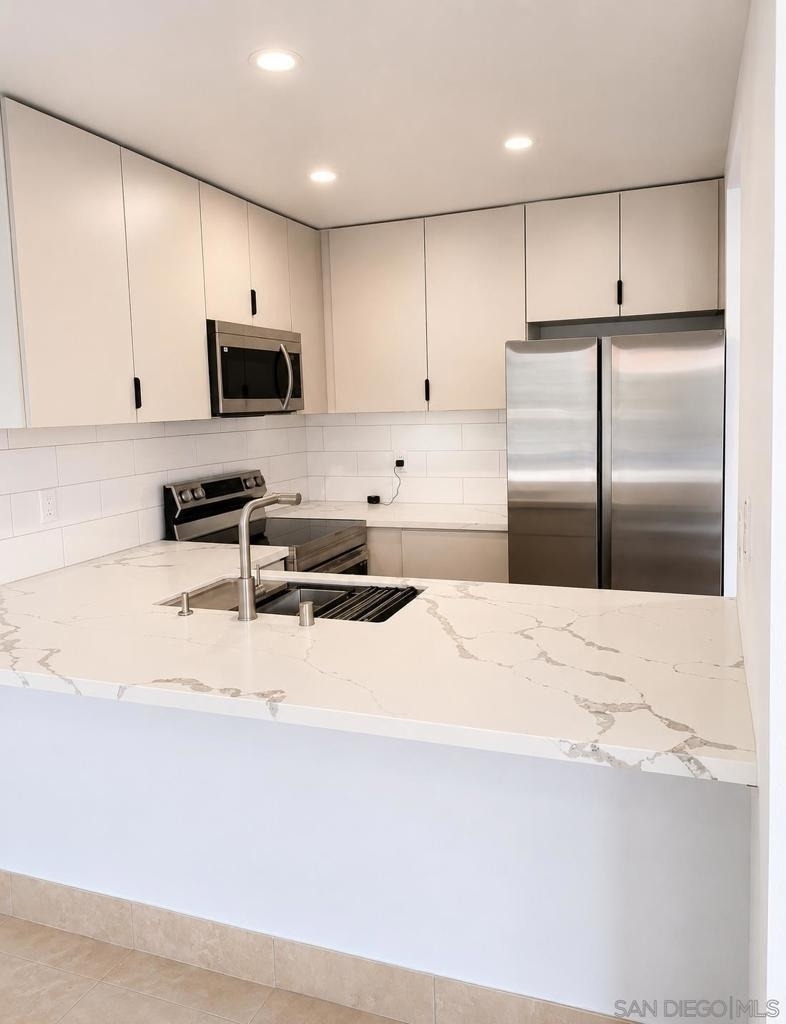 589 N Johnson Ave - Photo 2