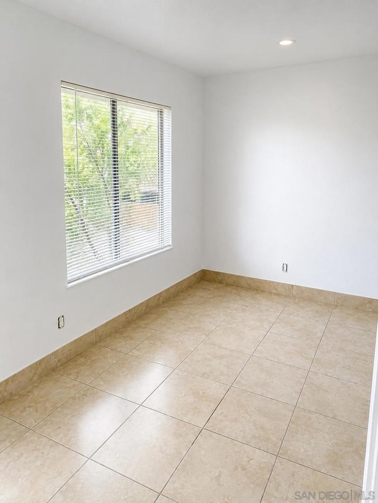 589 N Johnson Ave - Photo 5