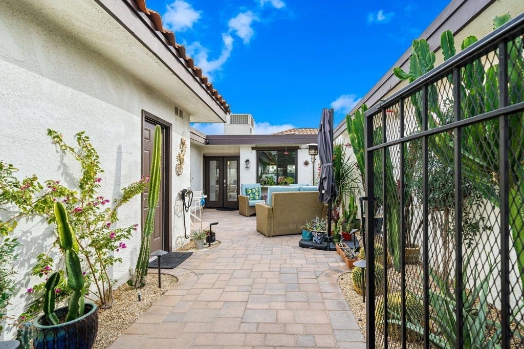 21 Toledo Drive - Photo 3