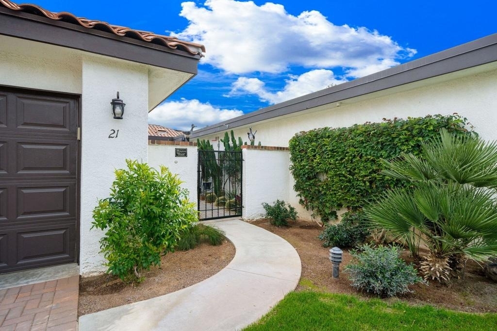 21 Toledo Drive - Photo 2