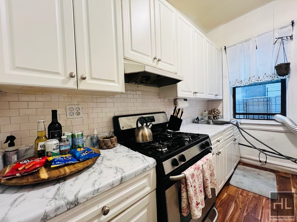 292 St Johns Place - Photo 4
