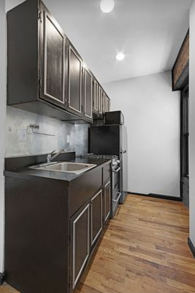 346 East 13th Street - Photo 2