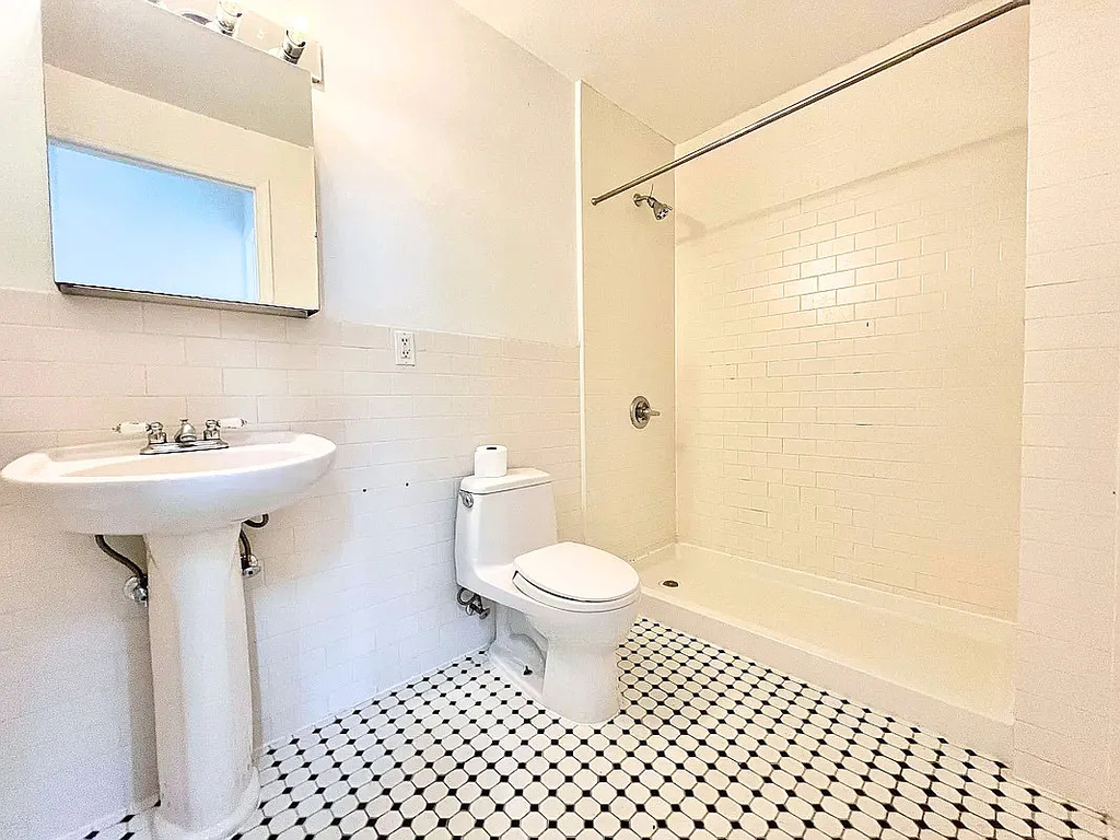 324 Melrose Street - Photo 2