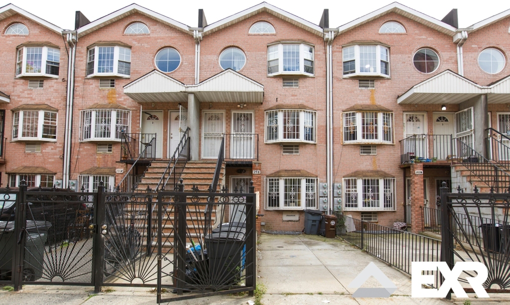244 Mac Dougal Street - Photo 1