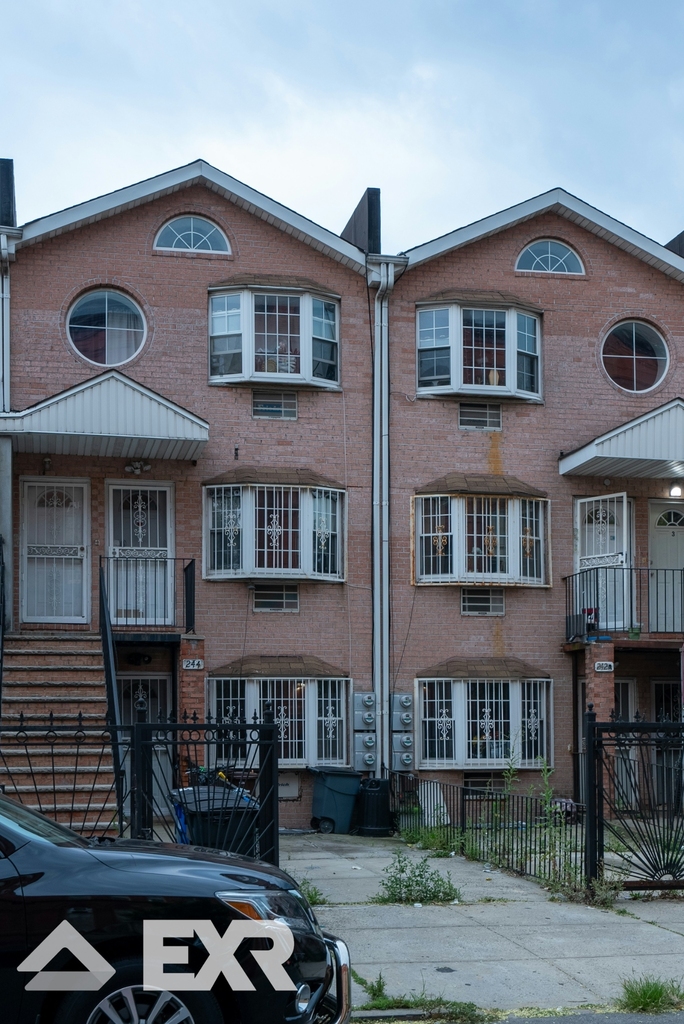244 Mac Dougal Street - Photo 2