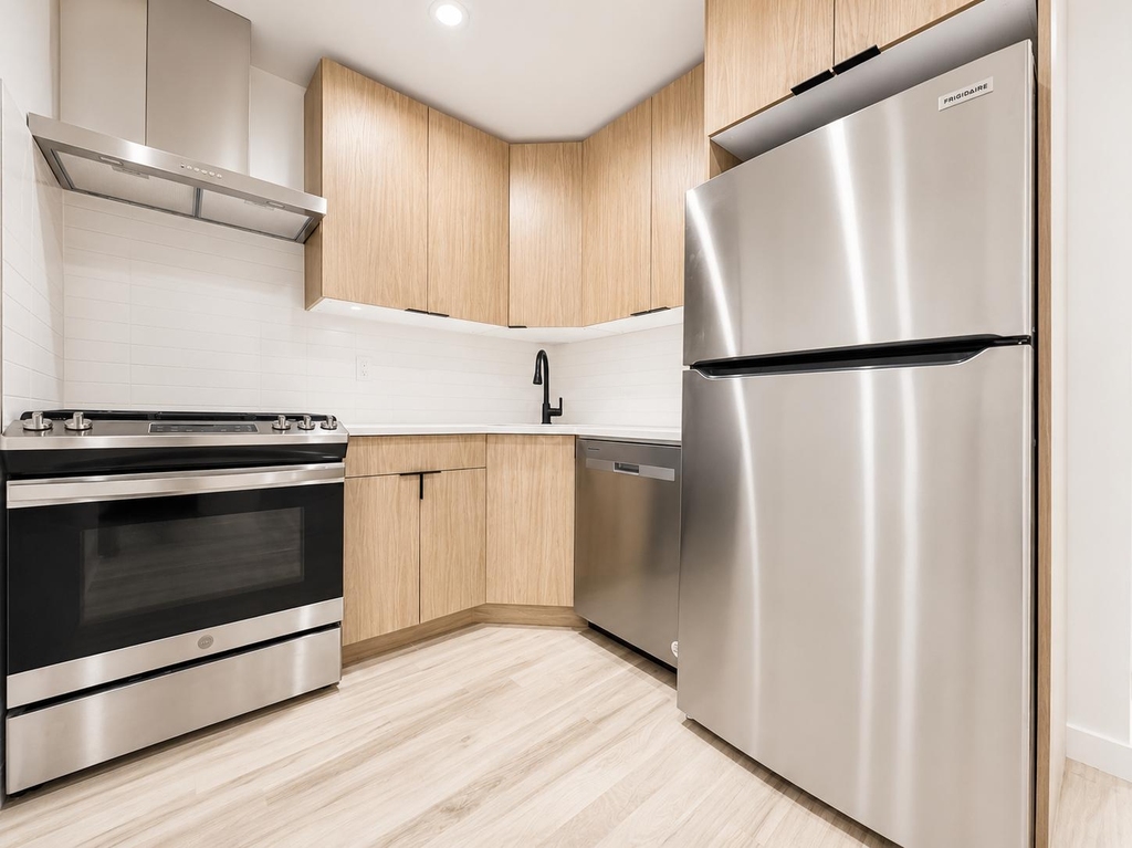 54 West 9th Street - Photo 4