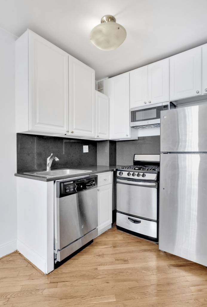 Lexington Avenue & e 65th st - Photo 2