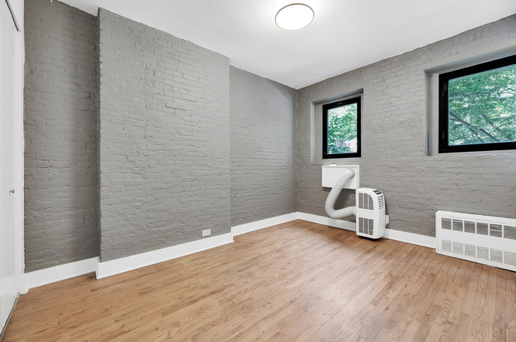 East 95th Street & 2nd ave - Photo 2