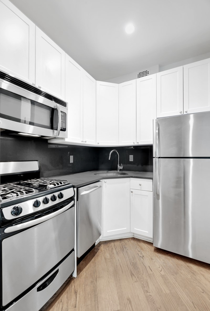 East 95th Street & 2nd ave - Photo 3