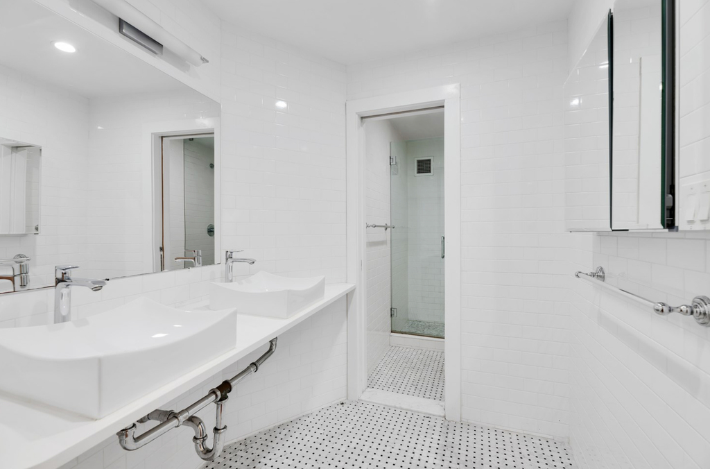 East 95th Street & 2nd ave - Photo 7