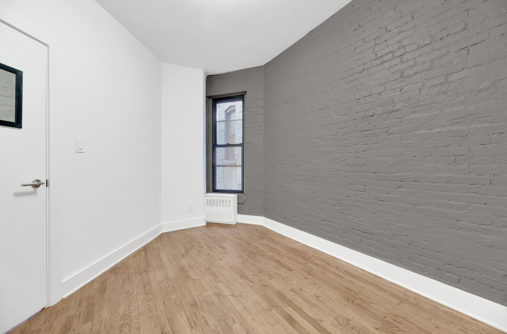 East 95th Street & 2nd ave - Photo 4