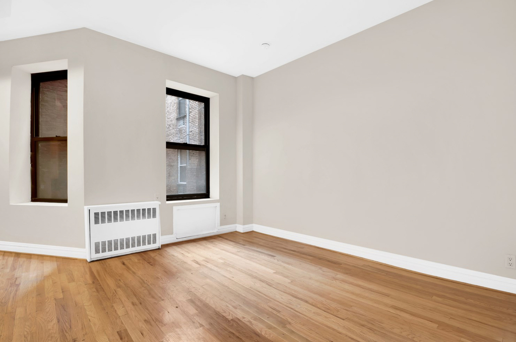 East 25th Street - Photo 2