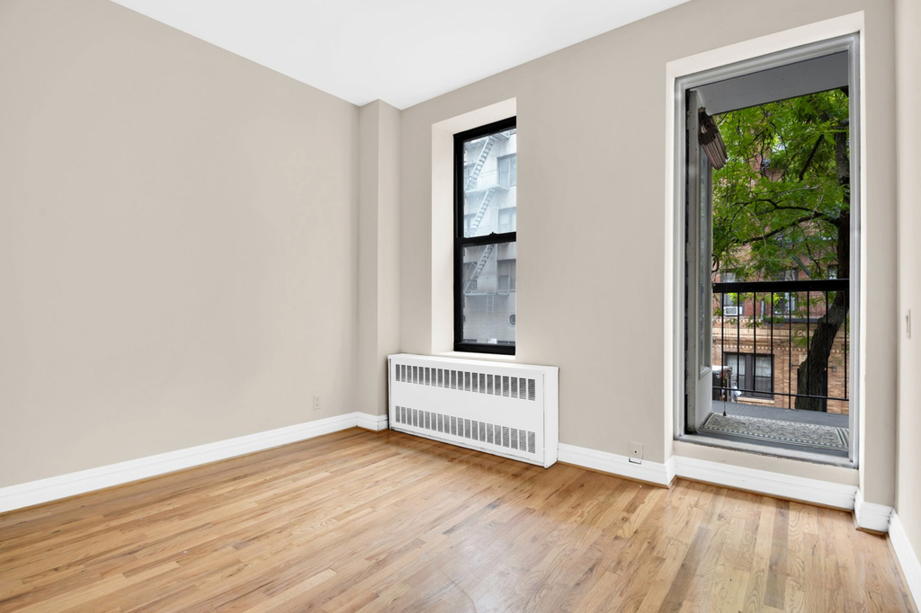 East 25th Street - Photo 0