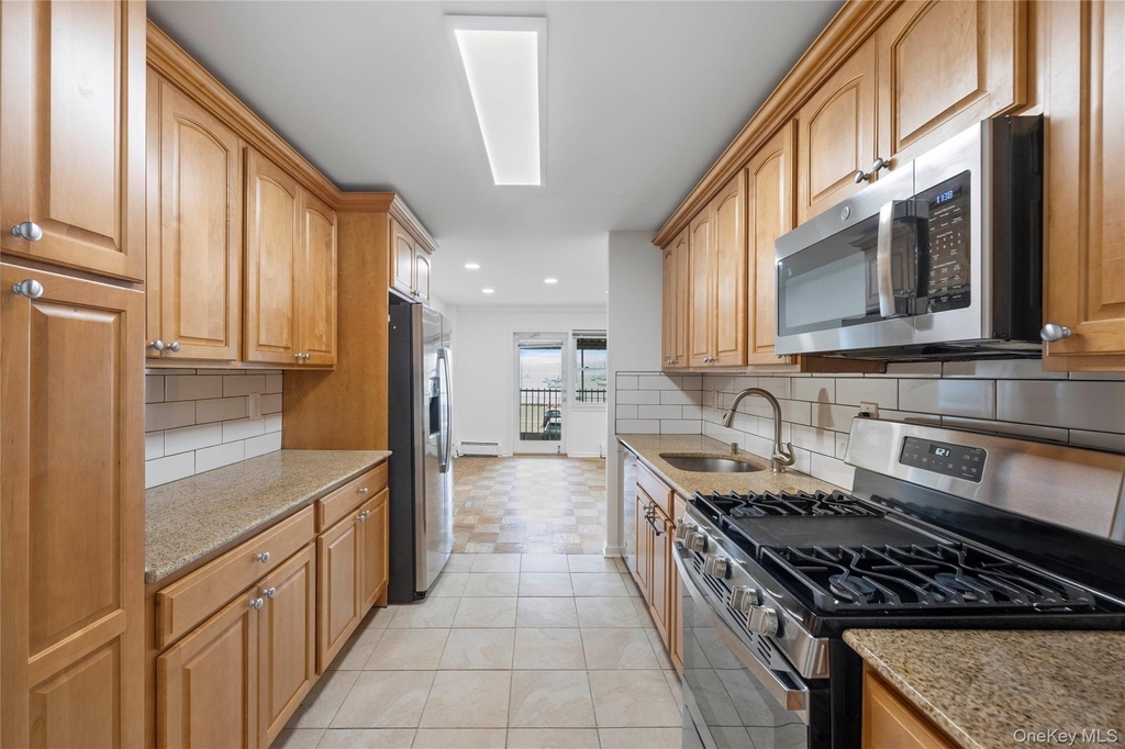 101 Gedney Street - Photo 6