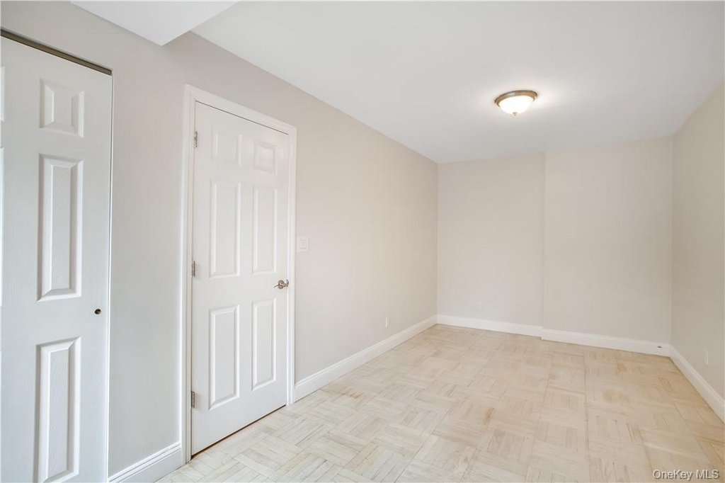 140 E Hartsdale Avenue - Photo 11