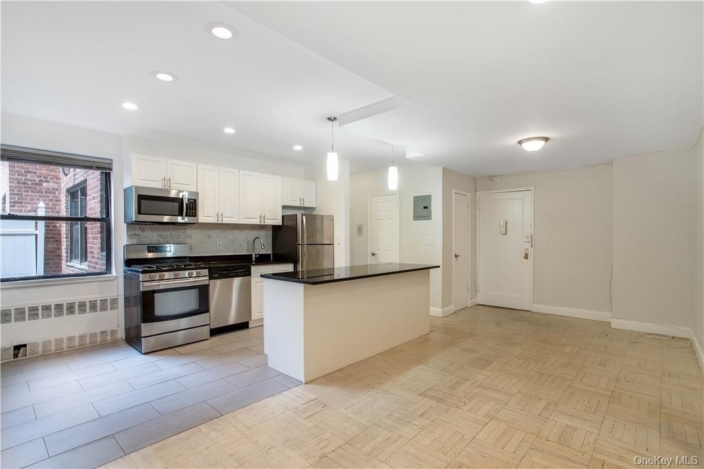 140 E Hartsdale Avenue - Photo 2