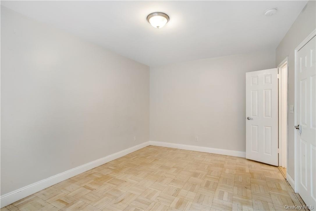 140 E Hartsdale Avenue - Photo 15