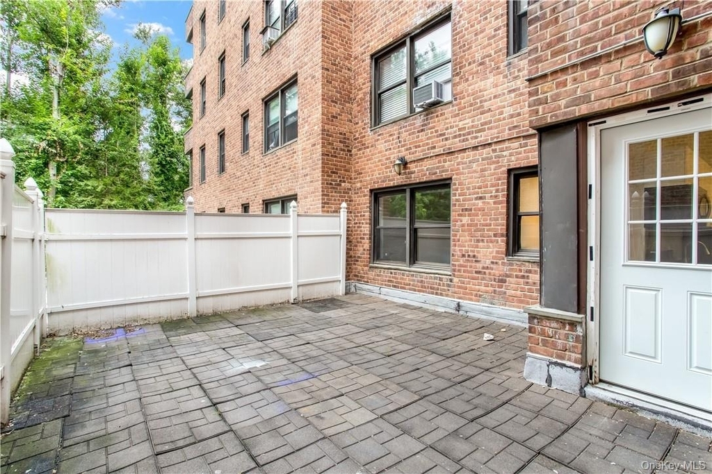 140 E Hartsdale Avenue - Photo 17