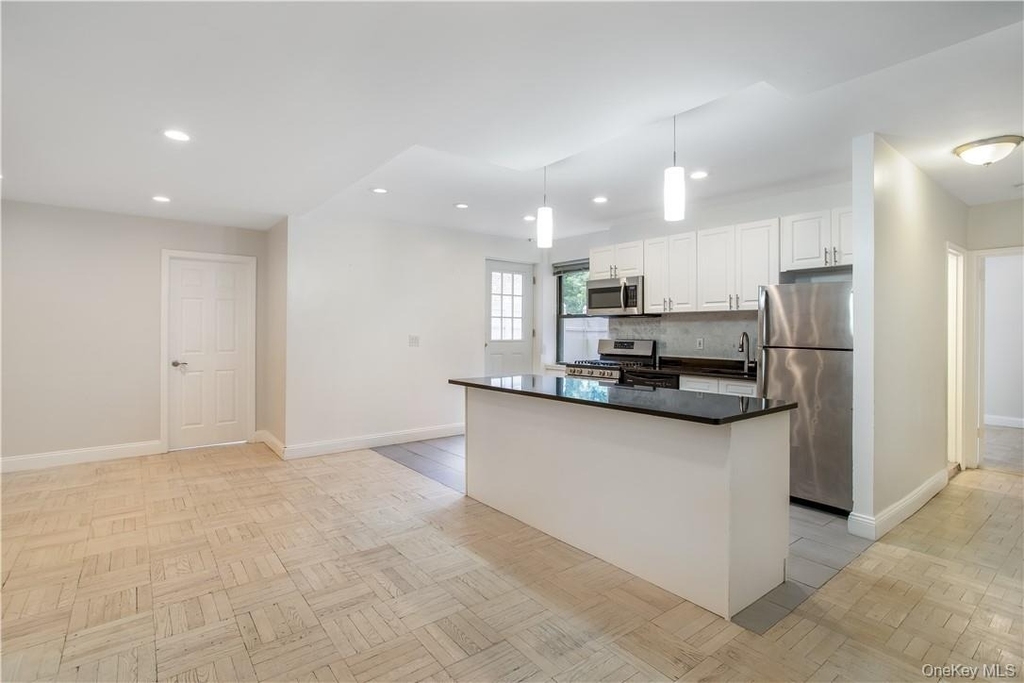 140 E Hartsdale Avenue - Photo 8
