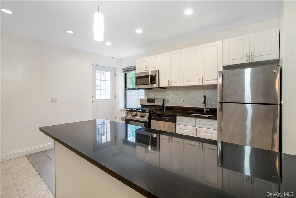 140 E Hartsdale Avenue - Photo 4