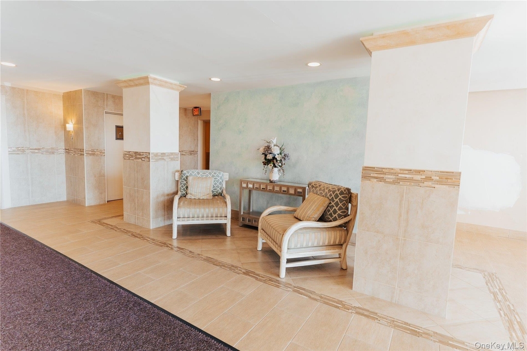 1 East Broadway - Photo 2