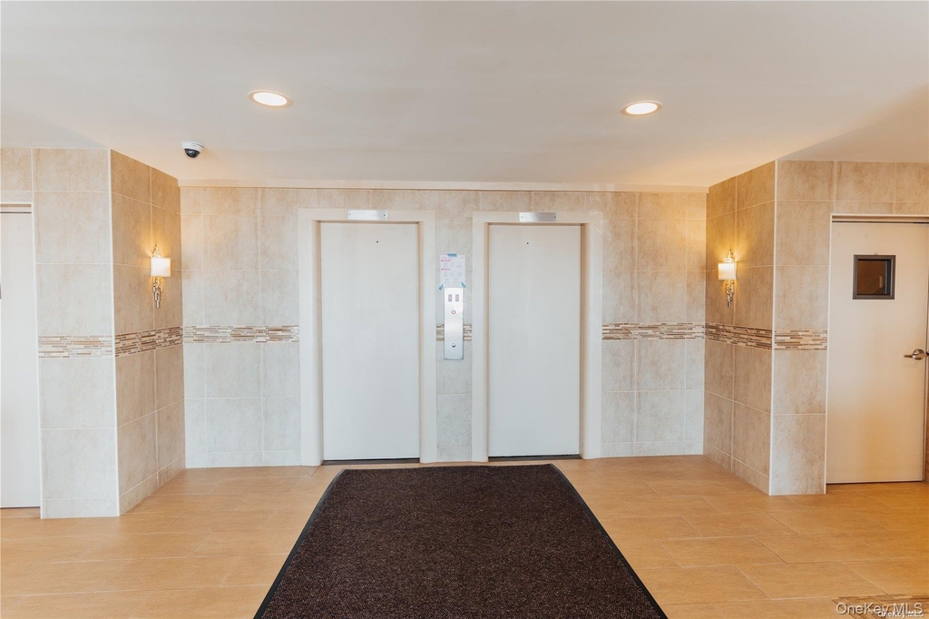 1 East Broadway - Photo 5