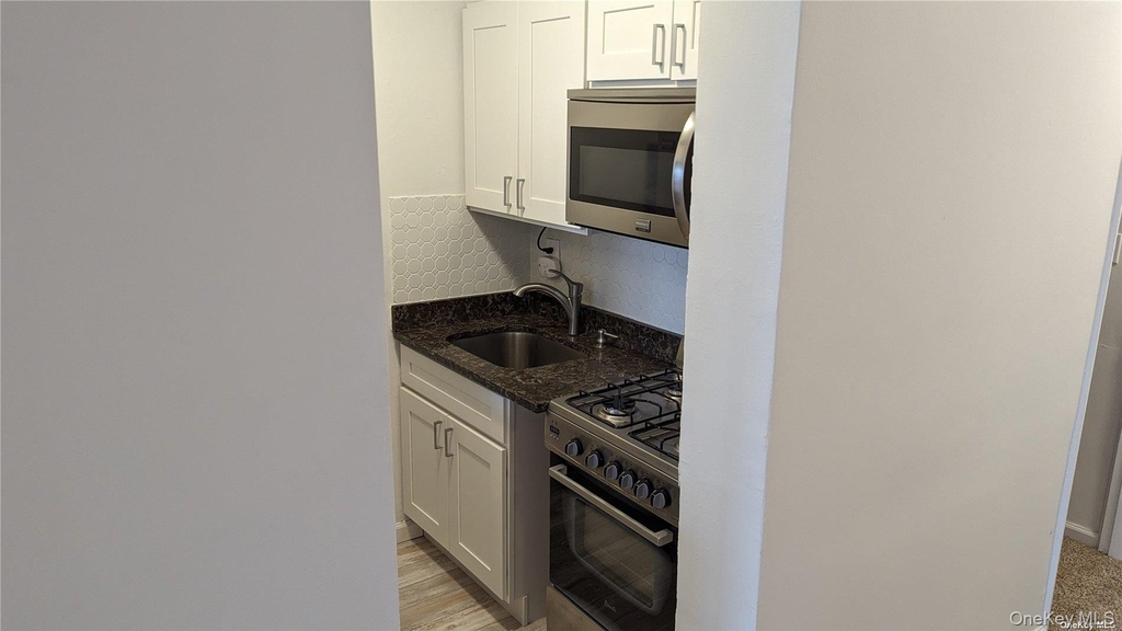 1 East Broadway - Photo 8