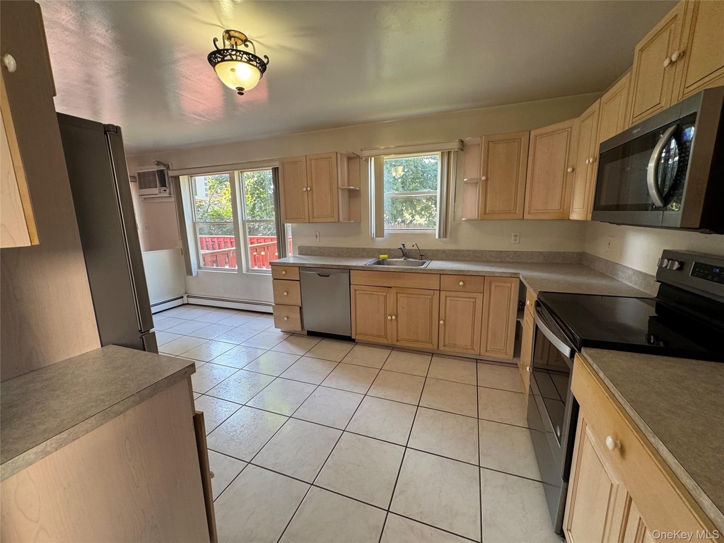 611 Peconic Avenue - Photo 3