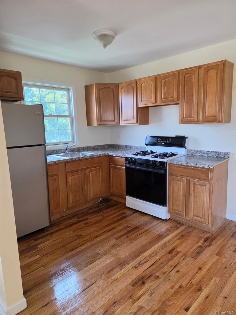 1319 Journal Avenue - Photo 1