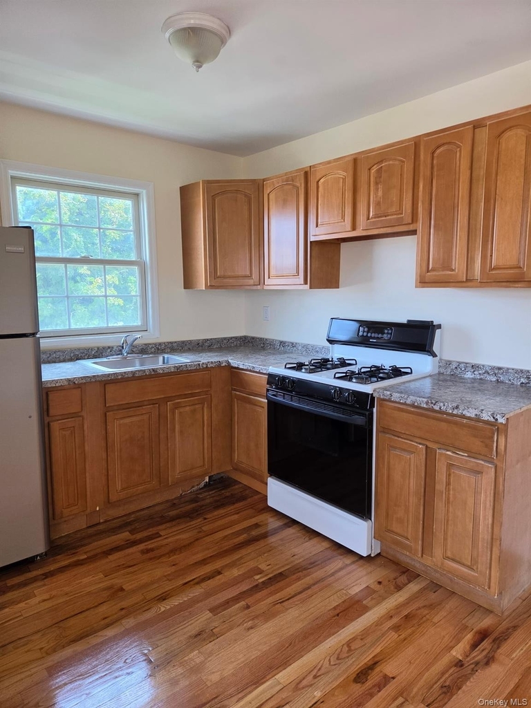 1319 Journal Avenue - Photo 3