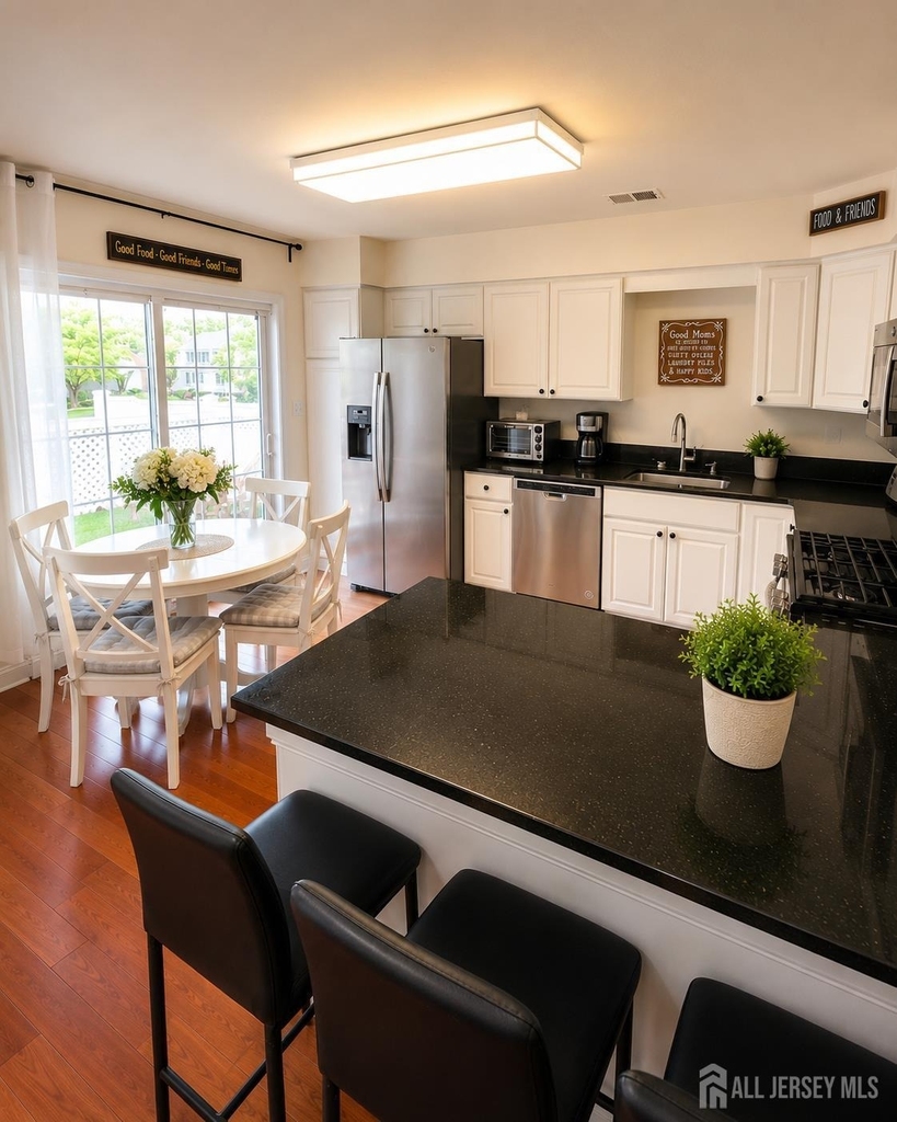 353 Cynthia Lane - Photo 8