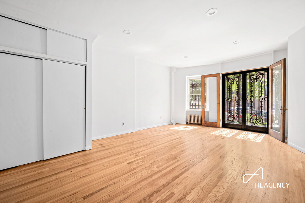 41 W 85th Street - Photo 0