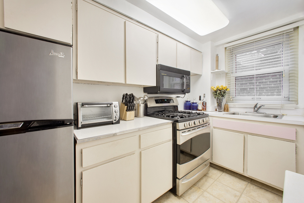 3 Sheridan Square - Photo 3
