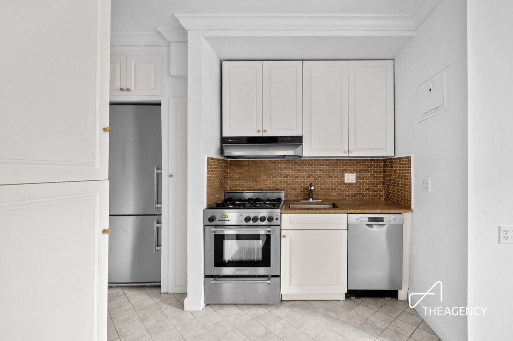 151 E 20th Street - Photo 2