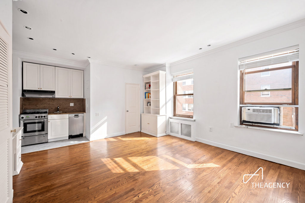 151 E 20th Street - Photo 0