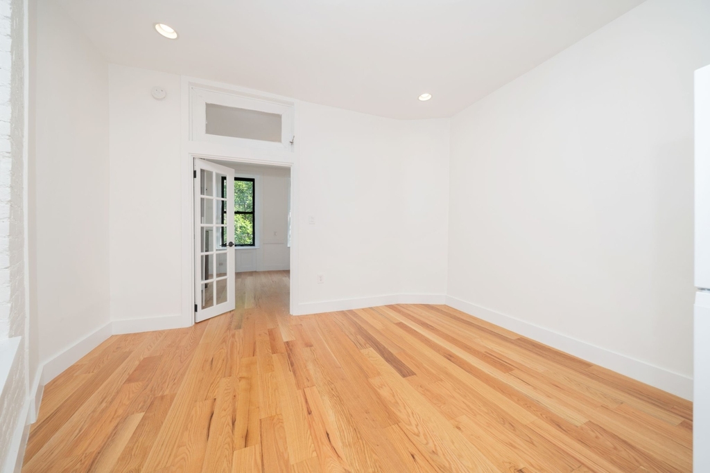 340 W 17th Street - Photo 9