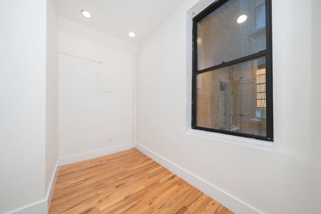 340 W 17th Street - Photo 3