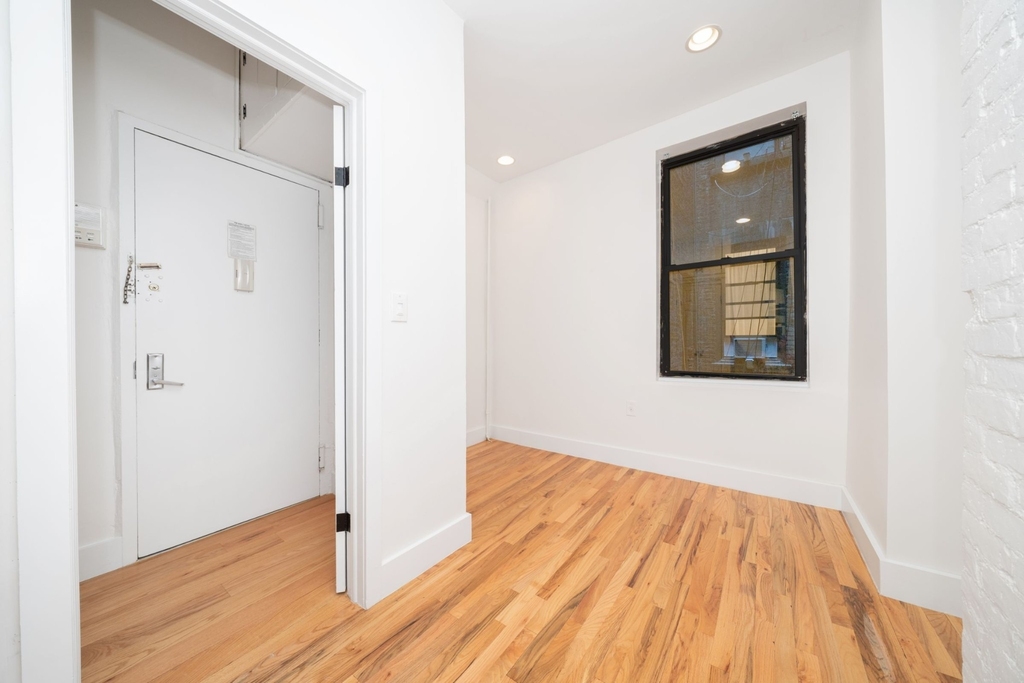 340 W 17th Street - Photo 2