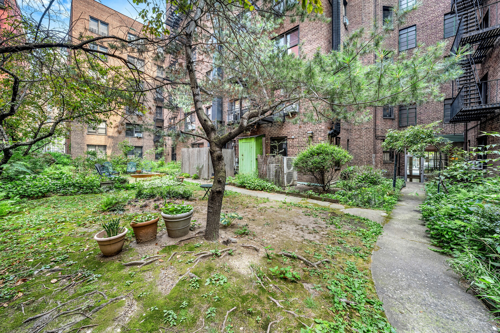 54 E 8th Street - Photo 3