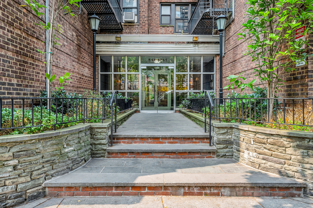 54 E 8th Street - Photo 2