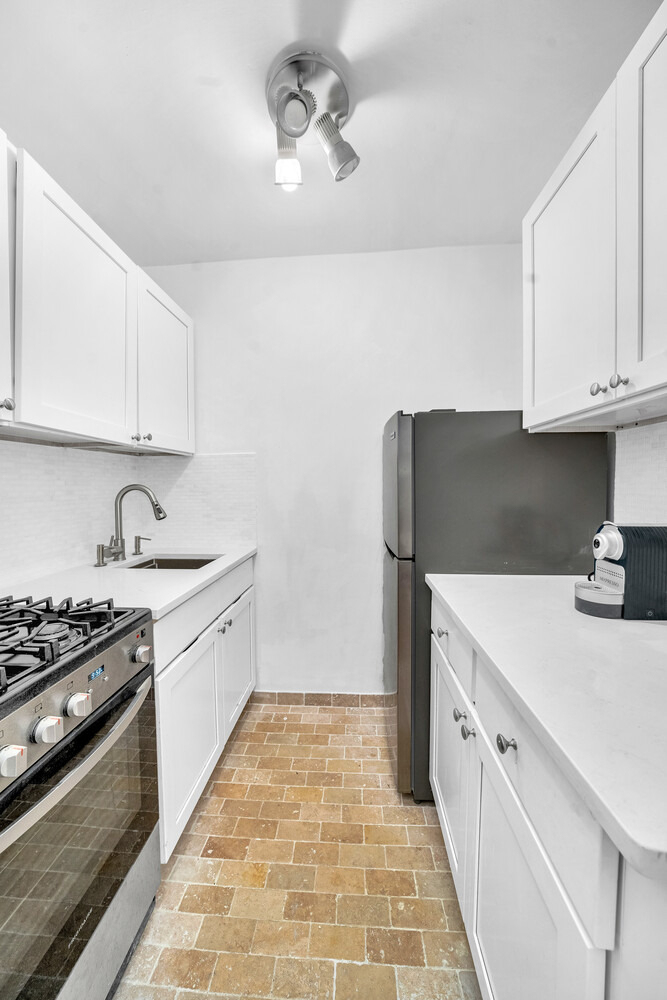 54 E 8th Street - Photo 5