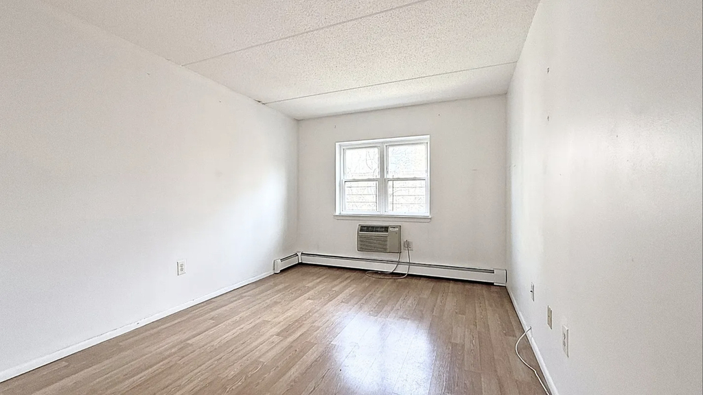 317 E 119th Street - Photo 4
